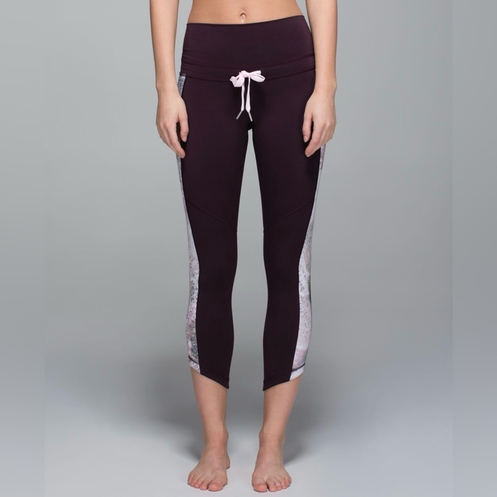 Lululemon Retreat 7/8 Pant Black Cherry / Sugar Crush Multi Size 6-8 - Picture 6 of 10